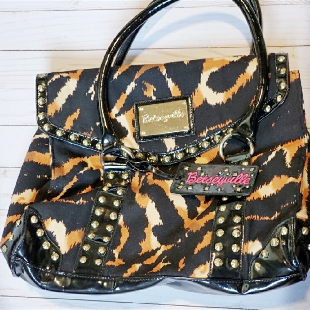 MUST Go Great Condition Betsyville Purse